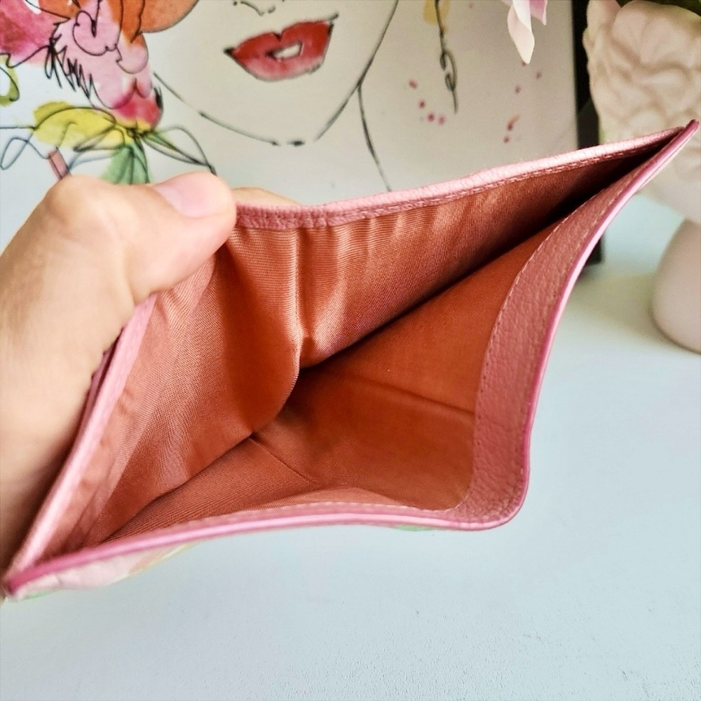 Miu Miu Rare & Limited Edition Floral Compact Leather Wallet - Picture 10 of 10